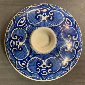 Een grote Chinese blauwwitte dekselkom met floraal decor, Kangxi — foto 15