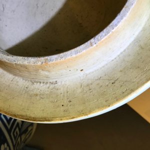 Een grote Chinese blauwwitte dekselvaas met decor van kostbaarheden, 19e eeuw — foto 9