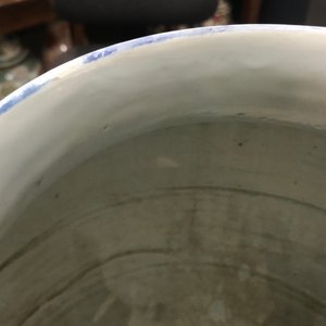 Een grote Chinese blauwwitte dekselvaas met figuratieve medaillons, Wanli, Ming — foto 16