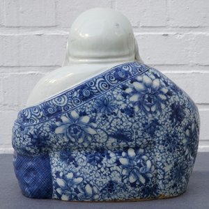 Een grote Chinese blauwwitte figuur van Boeddha, vroeg 20e eeuw — foto 10