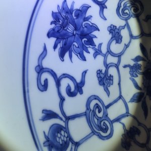 Een grote Chinese blauwwitte kom met ornamentdecor, Kangxi — foto 20