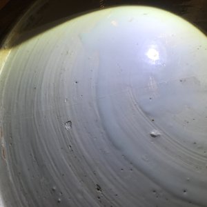 Een grote Chinese blauwwitte kraak porseleinen schotel met figurendecor, Wanli — foto 18