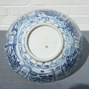 Een grote Chinese blauwwitte kraakporseleinen kom met een tijger, Wanli — foto 13