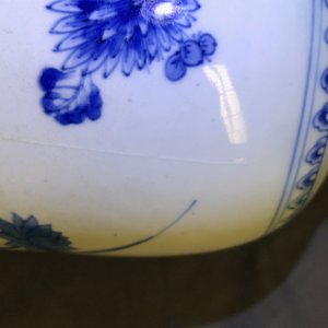 Een grote Chinese blauwwitte rouleau vaas met decors van bloemvazen, Transitie periode — foto 10