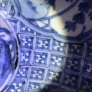 Een grote Chinese blauwwitte Swatow kom, Ming — foto 11