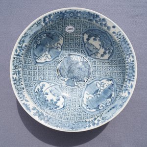 Een grote Chinese blauwwitte Swatow kom, Ming — foto 20