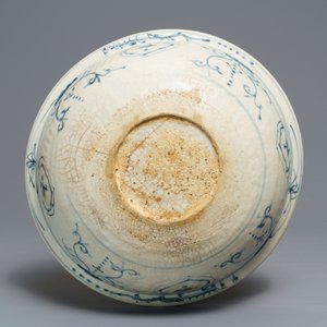 Een grote Chinese blauwwitte Swatow kom, Ming — foto 2