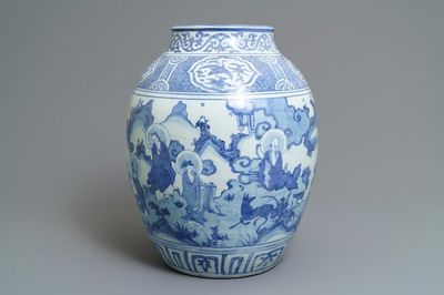 Een grote Chinese blauwwitte vaas met decor van onsterfelijken, Wanli