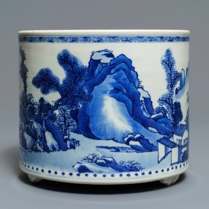 Een grote Chinese blauwwitte wierookbrander met figuren in een landschap, Kangxi — foto 2