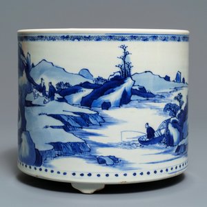 Een grote Chinese blauwwitte wierookbrander met figuren in een landschap, Kangxi — foto 4