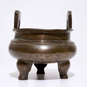 Een grote Chinese bronzen "Ding" ketel op drie poten, Ming — foto 2