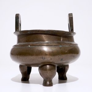 Een grote Chinese bronzen "Ding" ketel op drie poten, Ming — foto 4