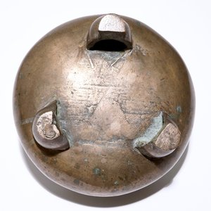 Een grote Chinese bronzen "Ding" ketel op drie poten, Ming — foto 7