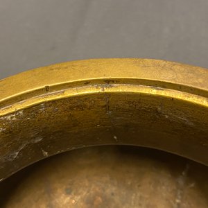 Een grote Chinese bronzen driepotige wierookbrander, 19/20e eeuw — foto 15