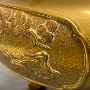 Een grote Chinese bronzen driepotige wierookbrander, 19/20e eeuw — foto 19