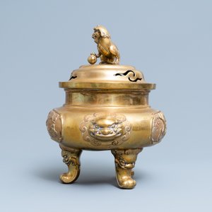 Een grote Chinese bronzen driepotige wierookbrander, 19/20e eeuw — foto 5