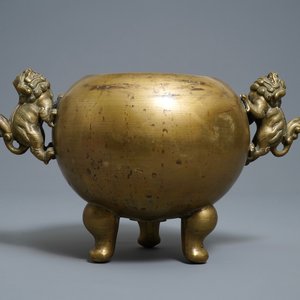 Een grote Chinese bronzen driepotige wierookbrander op sokkel, 19e eeuw — foto 4