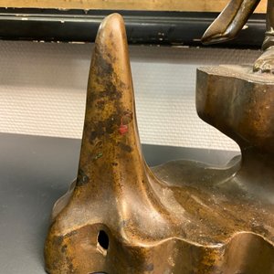 Een grote Chinese bronzen figuur van één van de Hoho broers met een vaas in de hand, Qing — foto 14