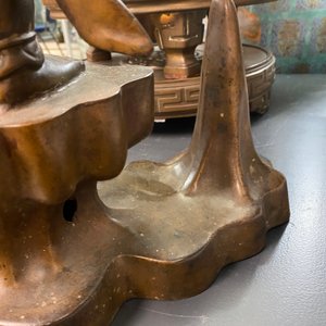 Een grote Chinese bronzen figuur van één van de Hoho broers met een vaas in de hand, Qing — foto 21