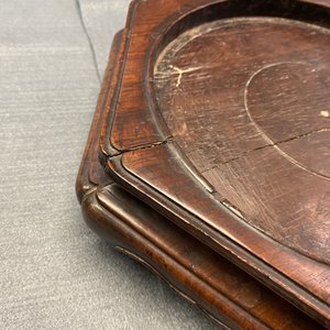Een grote Chinese bronzen 'Gui' voorraadpot op hardhouten sokkel, Yuan — foto 32