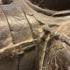Een grote Chinese bronzen wierookbrander in de vorm van een leeuw, Ming — foto 18