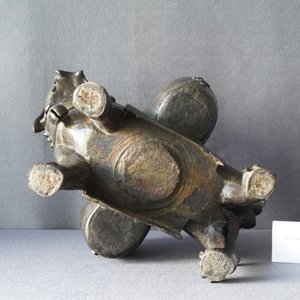 Een grote Chinese bronzen wierookbrander in de vorm van een leeuw, Ming — foto 37