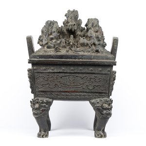 Een grote Chinese bronzen wierookbrander met deksel met rotslandschap met een draak en diverse dieren, Yuan — foto 1