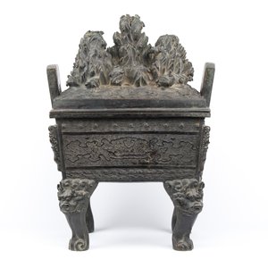 Een grote Chinese bronzen wierookbrander met deksel met rotslandschap met een draak en diverse dieren, Yuan — foto 5