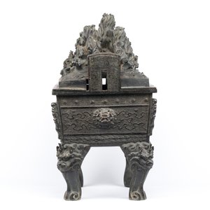 Een grote Chinese bronzen wierookbrander met deksel met rotslandschap met een draak en diverse dieren, Yuan — foto 6
