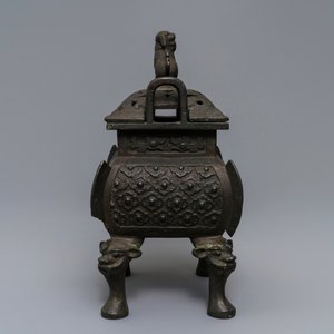 Een grote Chinese bronzen wierookbrander, Ming — foto 3
