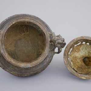 Een grote Chinese bronzen wierookbrander op sokkel, 17/18e eeuw — foto 7