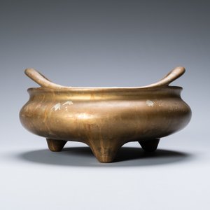 Een grote Chinese bronzen wierookbrander op sokkel, Chenghua merk, 17/18e eeuw — foto 3