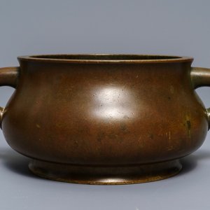 Een grote Chinese bronzen wierookbrander, Xuande merk, 18e eeuw — foto 1