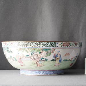 Een grote Chinese Canton email kom met wijzen, Yongzheng/Qianlong — foto 24