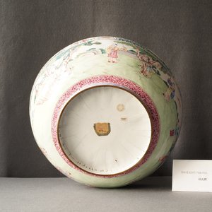 Een grote Chinese Canton email kom met wijzen, Yongzheng/Qianlong — foto 26