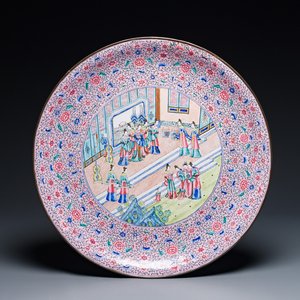 Een grote Chinese Canton emaillen schotel met verhalend decor, 19e eeuw — foto 1