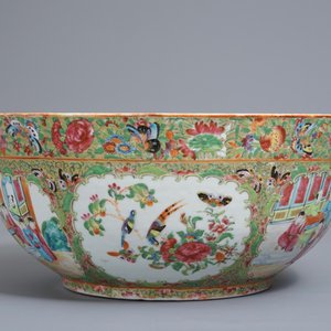 Een grote Chinese Canton famille rose kom met figuren in vakverdeling, 19e eeuw — foto 5