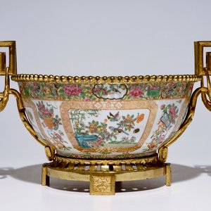 Een grote Chinese Canton famille rose kom met ormolu-montuur, 19e eeuw — foto 2