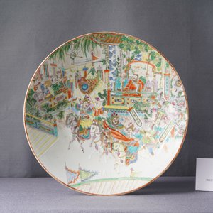 Een grote Chinese Canton famille rose schotel met ruiters te paard, 19e eeuw — foto 12