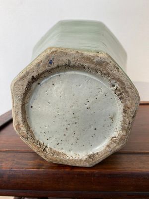 Een grote Chinese celadon-geglazuurde octagonale 'meiping' vaas, 18/19e eeuw — foto 5