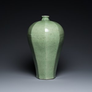Een grote Chinese celadon-geglazuurde octagonale 'meiping' vaas, 18/19e eeuw — foto 4