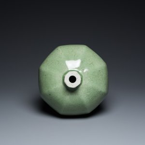 Een grote Chinese celadon-geglazuurde octagonale 'meiping' vaas, 18/19e eeuw — foto 5