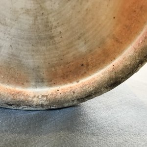 Een grote Chinese celadon vaas met witte slibversiering in reliëf, 19e eeuw — foto 25