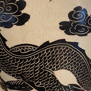 Een grote Chinese Cizhou 'meiping' vaas met een draak, Song/Yuan — foto 17