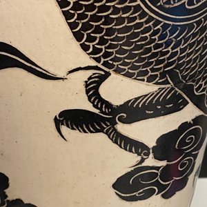 Een grote Chinese Cizhou 'meiping' vaas met een draak, Song/Yuan — foto 18