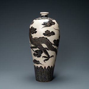 Een grote Chinese Cizhou 'meiping' vaas met een draak, Song/Yuan — foto 4