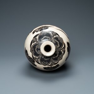 Een grote Chinese Cizhou 'meiping' vaas met een draak, Song/Yuan — foto 6
