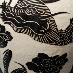 Een grote Chinese Cizhou 'meiping' vaas met een draak, Song/Yuan — foto 8