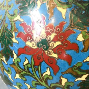 Een grote Chinese cloisonné hu vaas met lotusslingers, gemerkt Qi Yu Bao Tung Chih Chen, 19e eeuw — foto 20