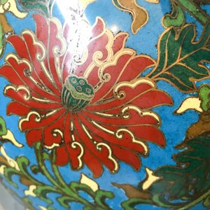 Een grote Chinese cloisonné hu vaas met lotusslingers, gemerkt Qi Yu Bao Tung Chih Chen, 19e eeuw — foto 35
